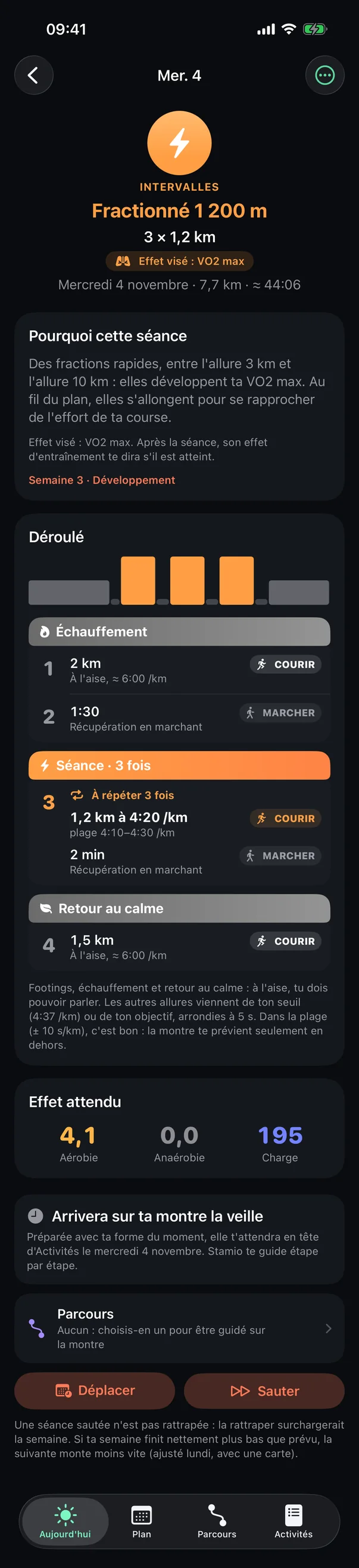 Une séance du plan sur l'iPhone qui défile : fractionné 3 × 1,2 km à 4:20 par km, pourquoi cette séance, déroulé étape par étape, effet attendu, sur ta montre la veille